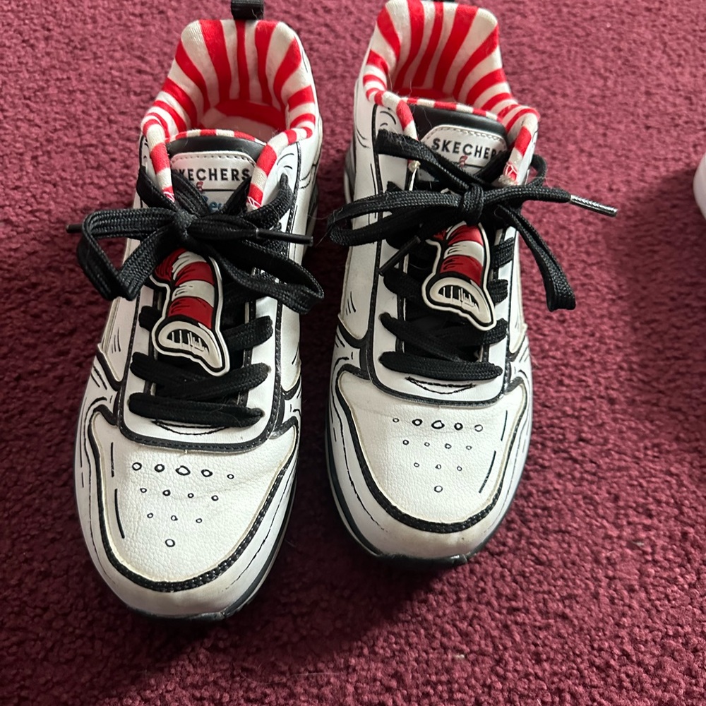 ***MAKE AN OFFER***Dr Seuss Skechers size 7